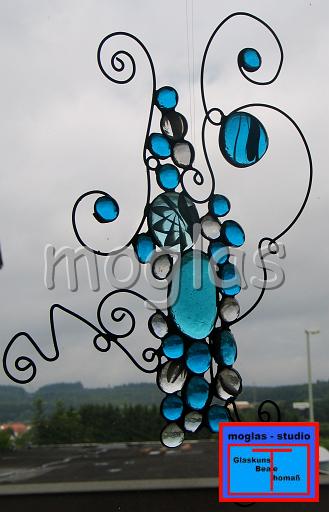 IMG_0201.JPG - Drahtbild mit  Glassteinen Breite: ca 25cm Höhe: ca. 38 cm